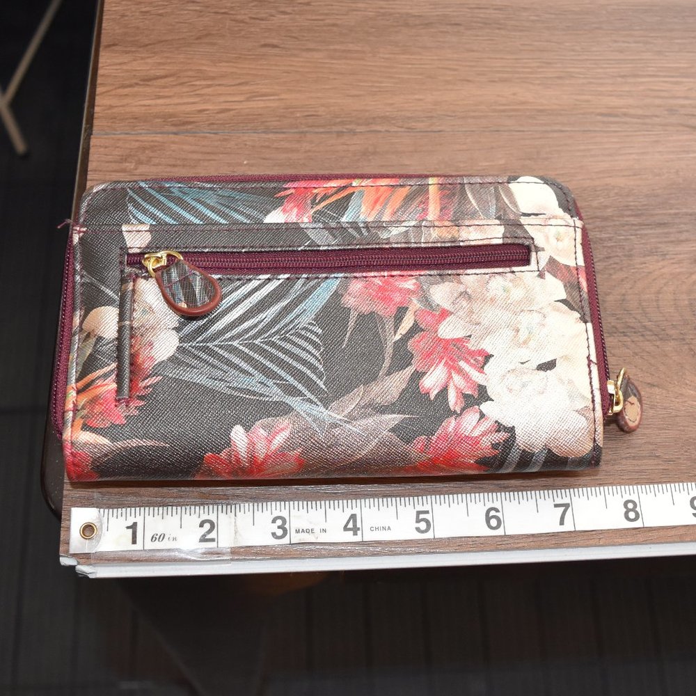 USED Wallet - Picture 9 of 15